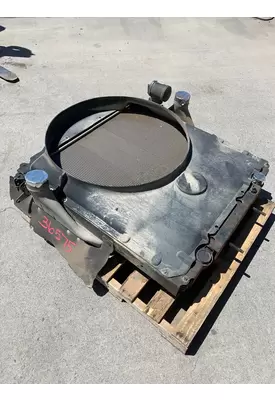 FREIGHTLINER 114SD Radiator