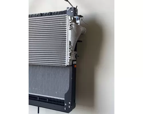 FREIGHTLINER 114SD Radiator