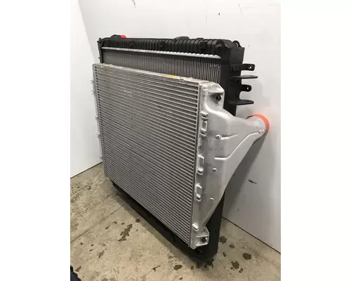 FREIGHTLINER 114SD Radiator