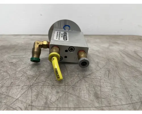 FREIGHTLINER 122SD Brake Proportioning Valve