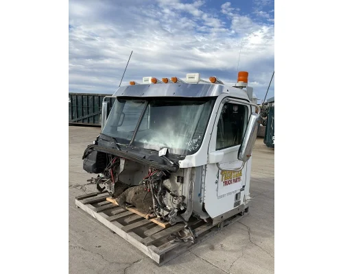 FREIGHTLINER 122SD Cab