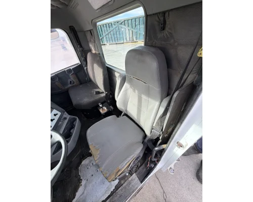 FREIGHTLINER 122SD Cab