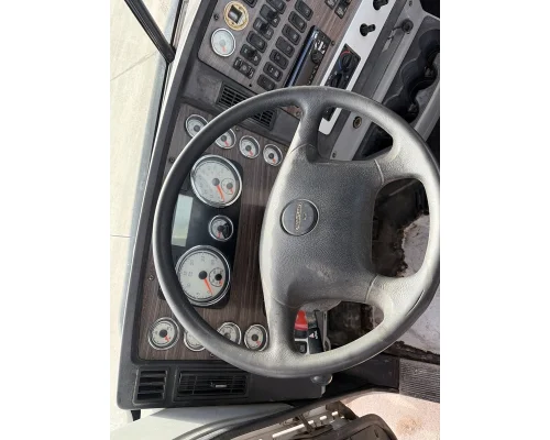 FREIGHTLINER 122SD Cab