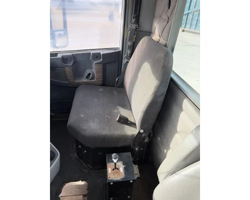 FREIGHTLINER 122SD Cab