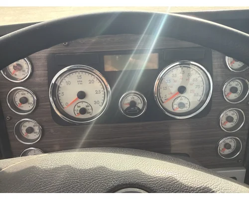 FREIGHTLINER 122SD Cab