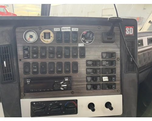 FREIGHTLINER 122SD Cab