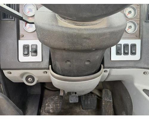 FREIGHTLINER 122SD Cab