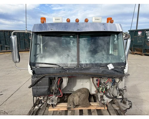 FREIGHTLINER 122SD Cab