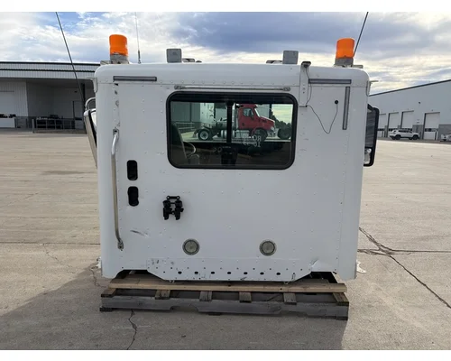 FREIGHTLINER 122SD Cab