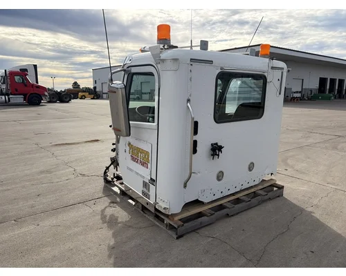 FREIGHTLINER 122SD Cab