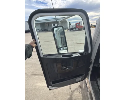 FREIGHTLINER 122SD Cab