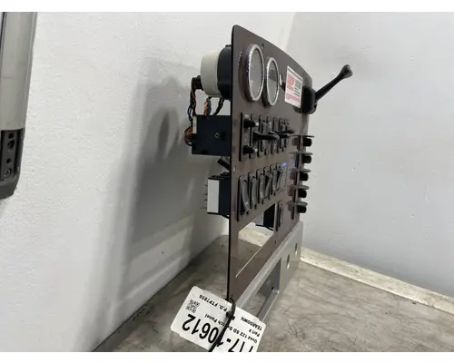 FREIGHTLINER 122SD Dash  Console Switch