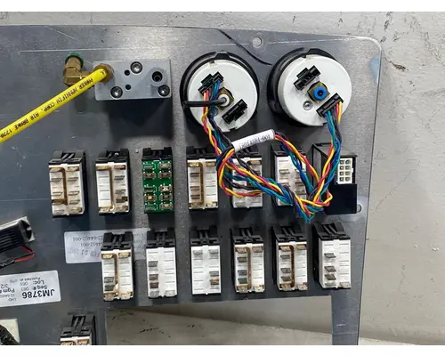 FREIGHTLINER 122SD Dash  Console Switch