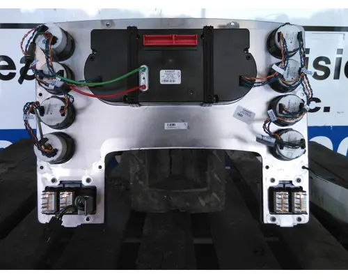 FREIGHTLINER 122SD GAUGE CLUSTER