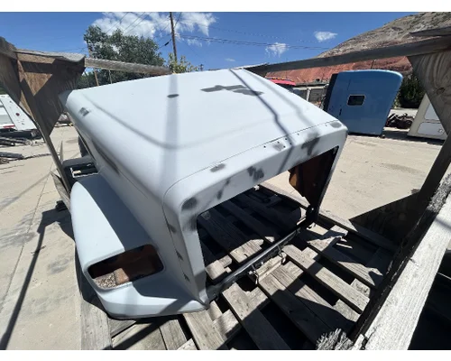 FREIGHTLINER 122SD Hood
