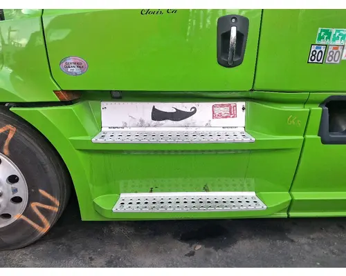 FREIGHTLINER 122SD Side Fairing