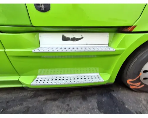 FREIGHTLINER 122SD Side Fairing