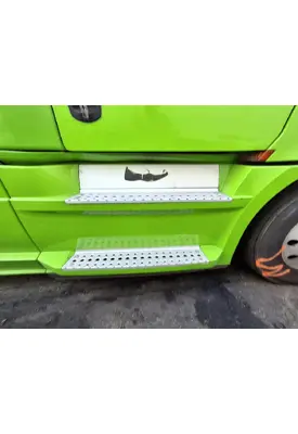 FREIGHTLINER 122SD Side Fairing