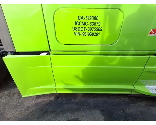 FREIGHTLINER 122SD Side Fairing