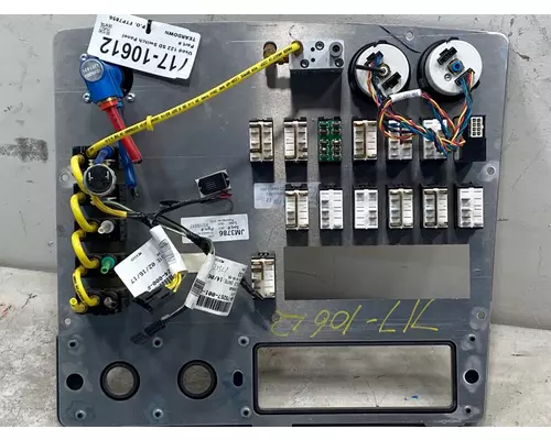 FREIGHTLINER 122SD Switch Panel