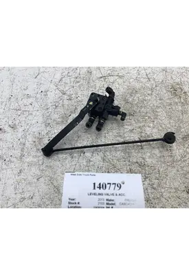 FREIGHTLINER 16-14318-000 LEVELING VALVE & ACC.