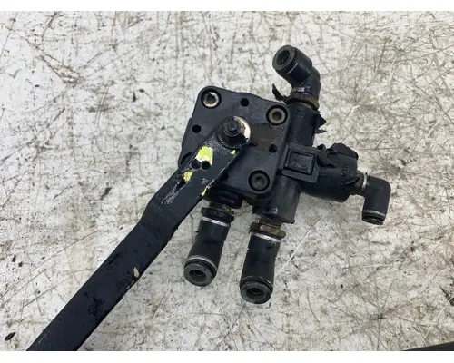 FREIGHTLINER 16-14318-000 LEVELING VALVE & ACC.