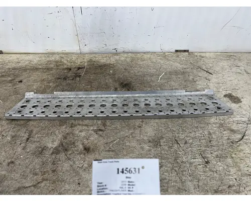 FREIGHTLINER 22-68079-001 Step