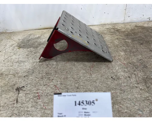 FREIGHTLINER 22-69180-000 Step