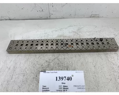 FREIGHTLINER 22-73639-105 Step