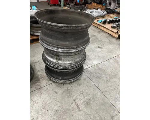FREIGHTLINER 22.5 X 8.25 Wheel