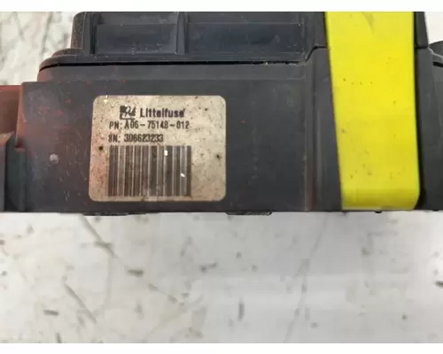 FREIGHTLINER A06-75148-012 Fuse Box