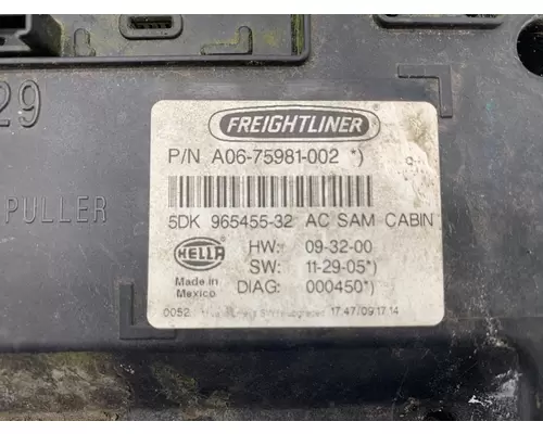 FREIGHTLINER A06-75981-002 Fuse Box