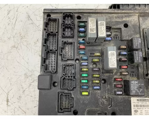 FREIGHTLINER A06-75981-002 Fuse Box