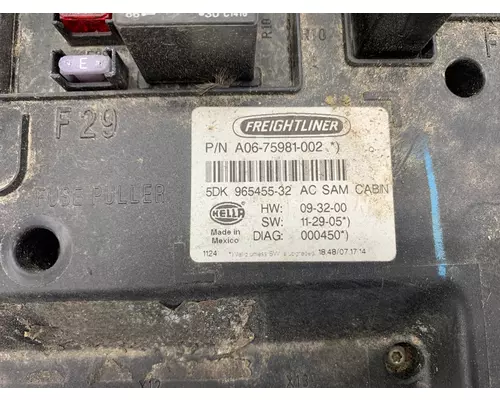 FREIGHTLINER A06-75981-002 Fuse Box