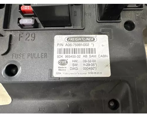 FREIGHTLINER A06-75981-002 Fuse Box