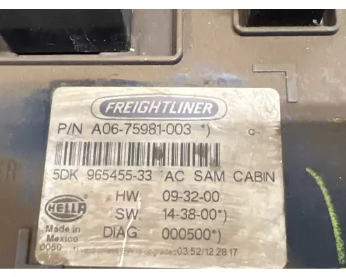 FREIGHTLINER A06-75981-003 Fuse Box