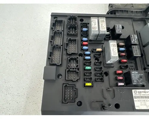 FREIGHTLINER A06-75981-004R Fuse Box
