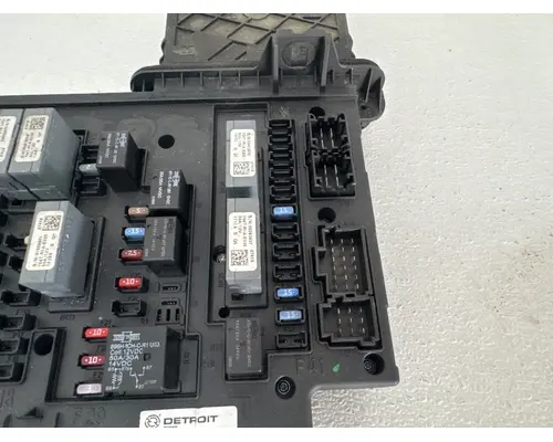 FREIGHTLINER A06-75981-004R Fuse Box