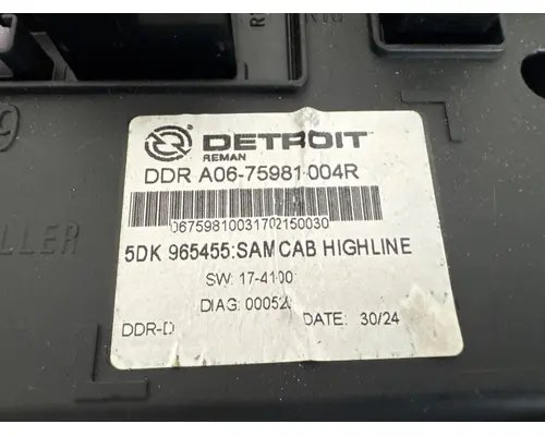 FREIGHTLINER A06-75981-004R Fuse Box