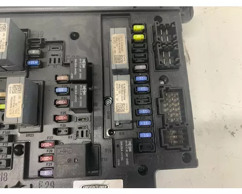 FREIGHTLINER A06-75981-004 Fuse Box OEM# A0675981004 in OWENSBORO, KY ...