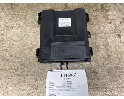 FREIGHTLINER A06-95632-000 Fuse Box