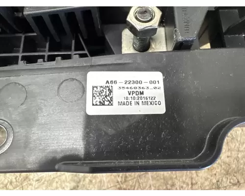 FREIGHTLINER A66-22300-001 Fuse Box