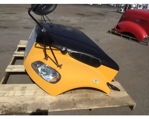 FREIGHTLINER B2 Hood