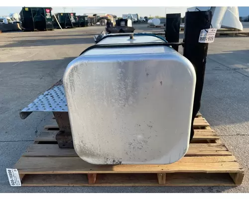 FREIGHTLINER Business Class M2 106 Fuel Tank