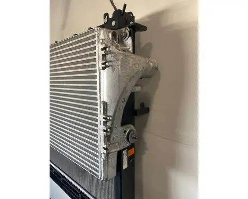 FREIGHTLINER Business Class M2 106 Radiator