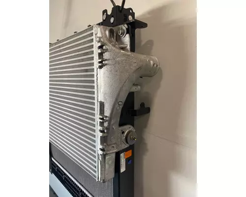 FREIGHTLINER Business Class M2 106 Radiator