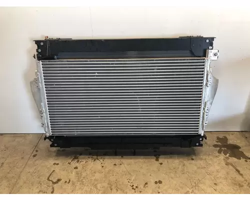 FREIGHTLINER Business Class M2 106 Radiator