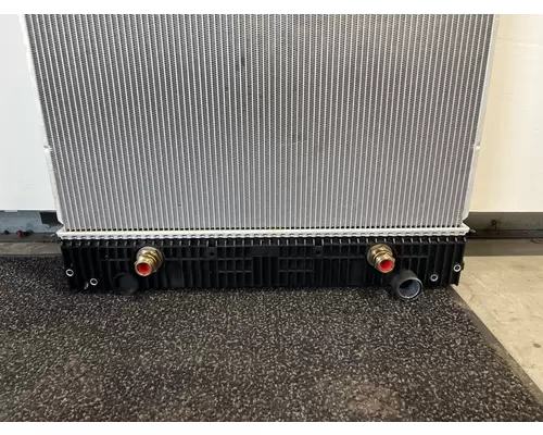 FREIGHTLINER Business Class M2 106 Radiator