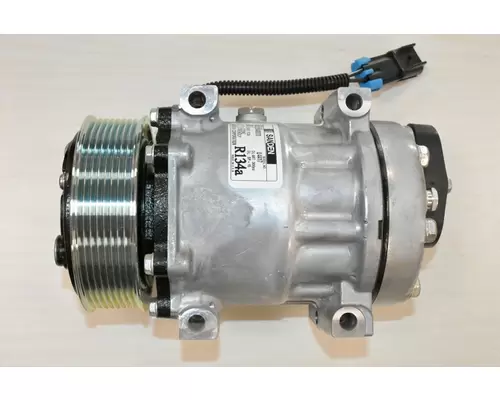 FREIGHTLINER Business Class M2 Air Conditioner Condenser