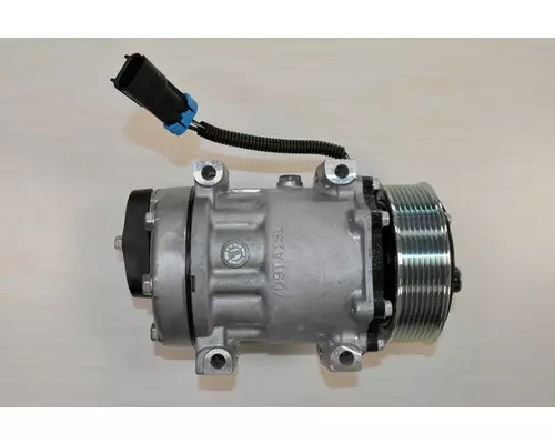 FREIGHTLINER Business Class M2 Air Conditioner Condenser